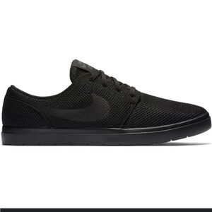 Nike women -Black Mesh Sneakers